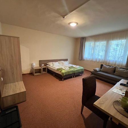 Centrooms Eger Buitenkant foto