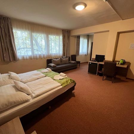 Centrooms Eger Buitenkant foto