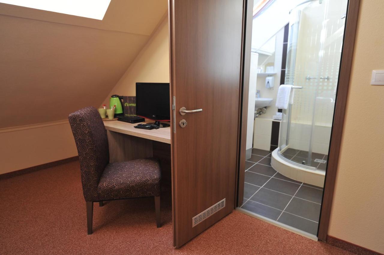 Centrooms Eger Buitenkant foto