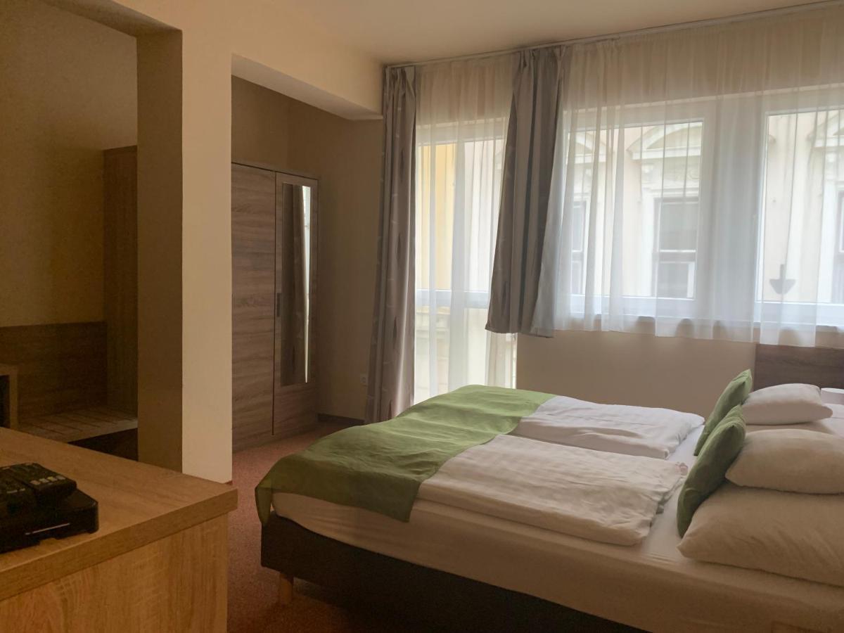 Centrooms Eger Buitenkant foto