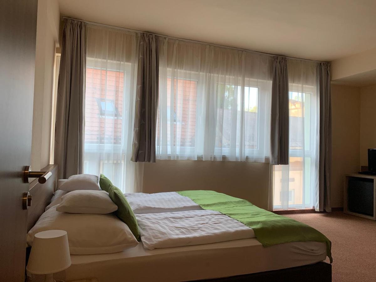 Centrooms Eger Buitenkant foto