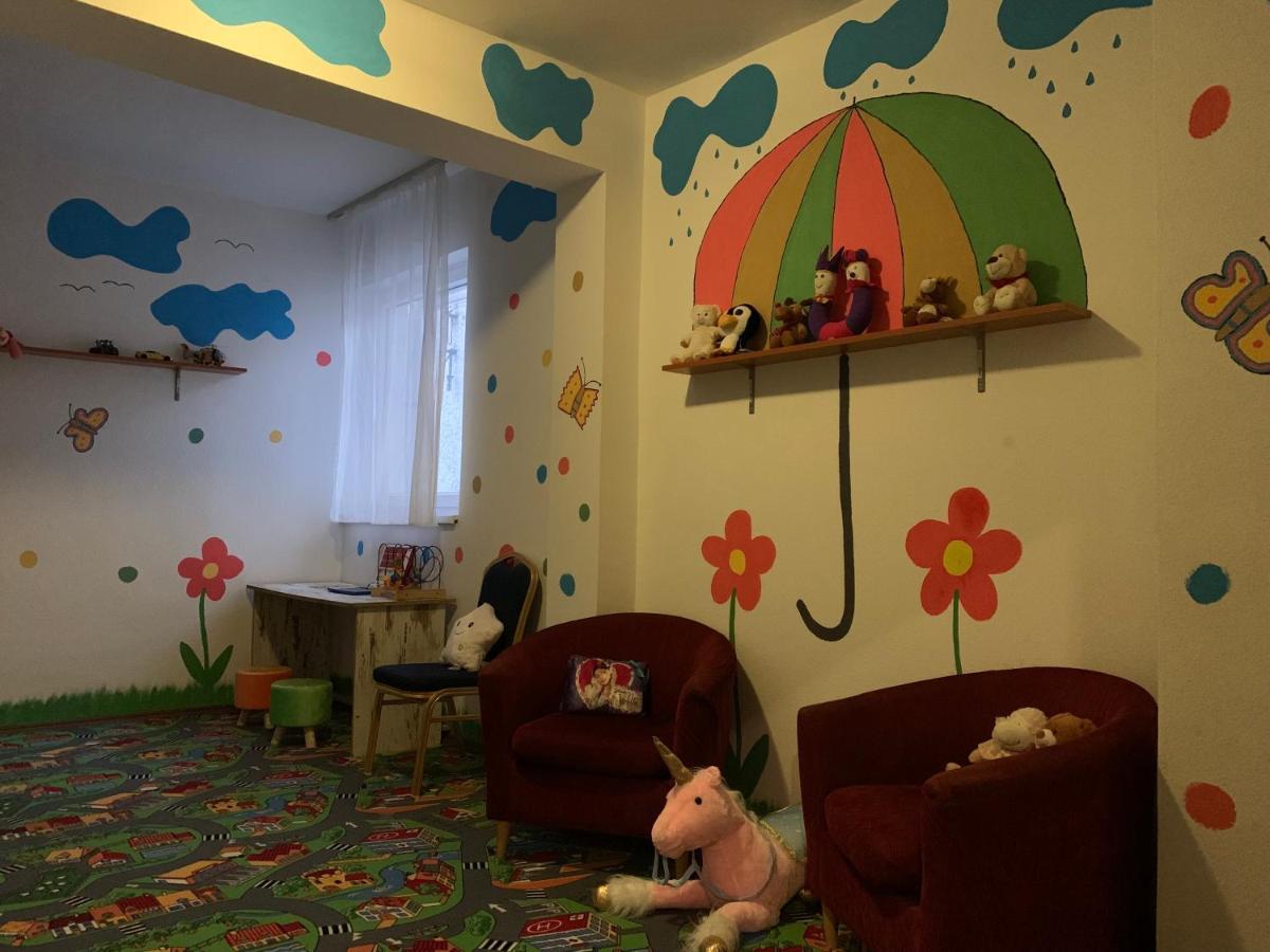Centrooms Eger Buitenkant foto