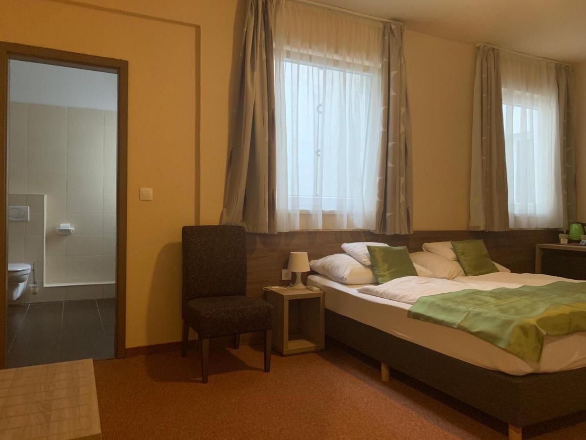 Centrooms Eger Buitenkant foto
