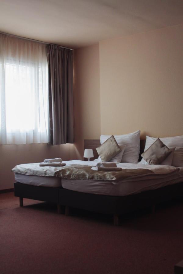 Centrooms Eger Buitenkant foto