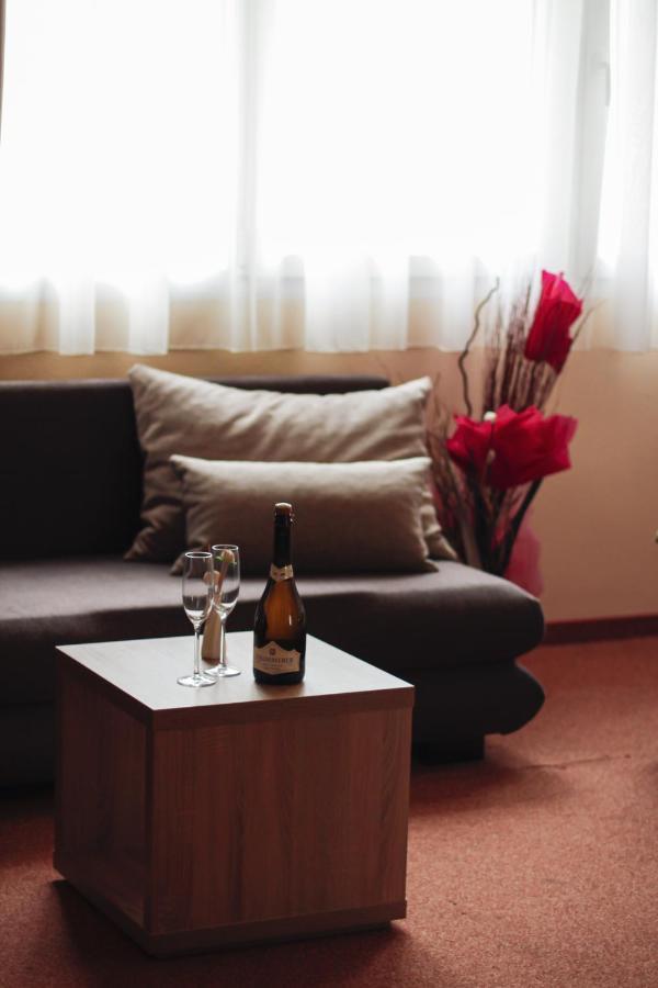 Centrooms Eger Buitenkant foto