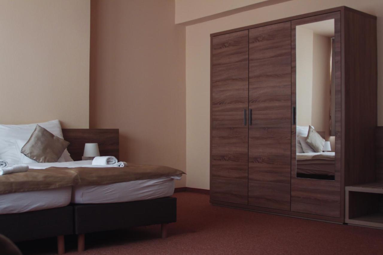 Centrooms Eger Buitenkant foto