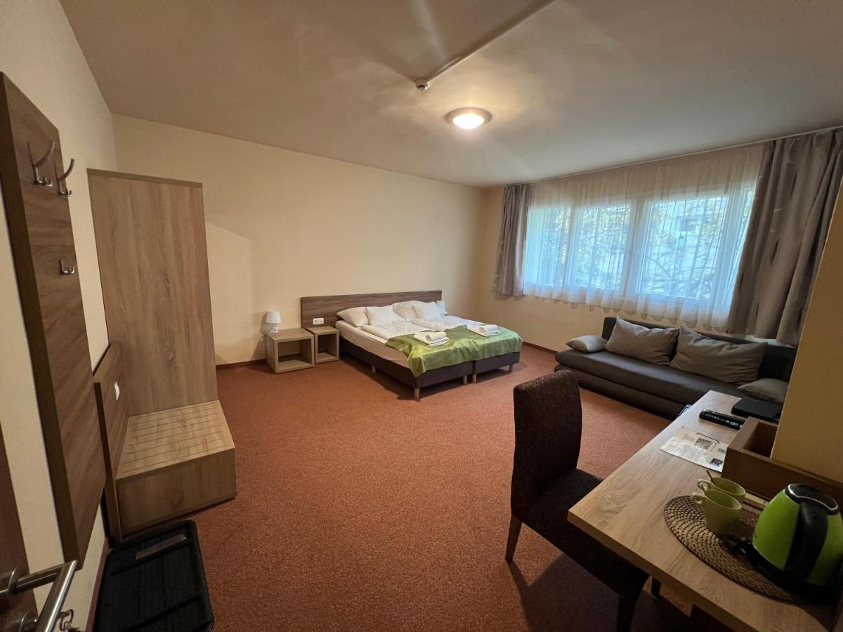 Centrooms Eger Buitenkant foto
