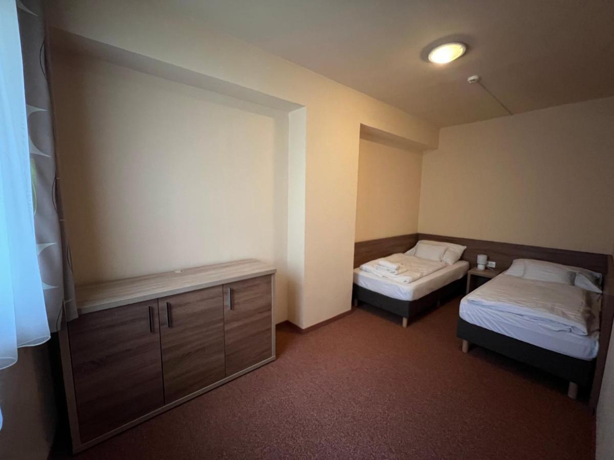 Centrooms Eger Buitenkant foto