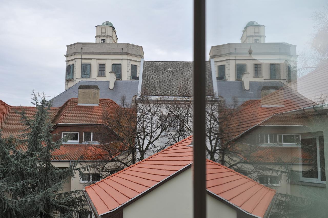 Centrooms Eger Buitenkant foto