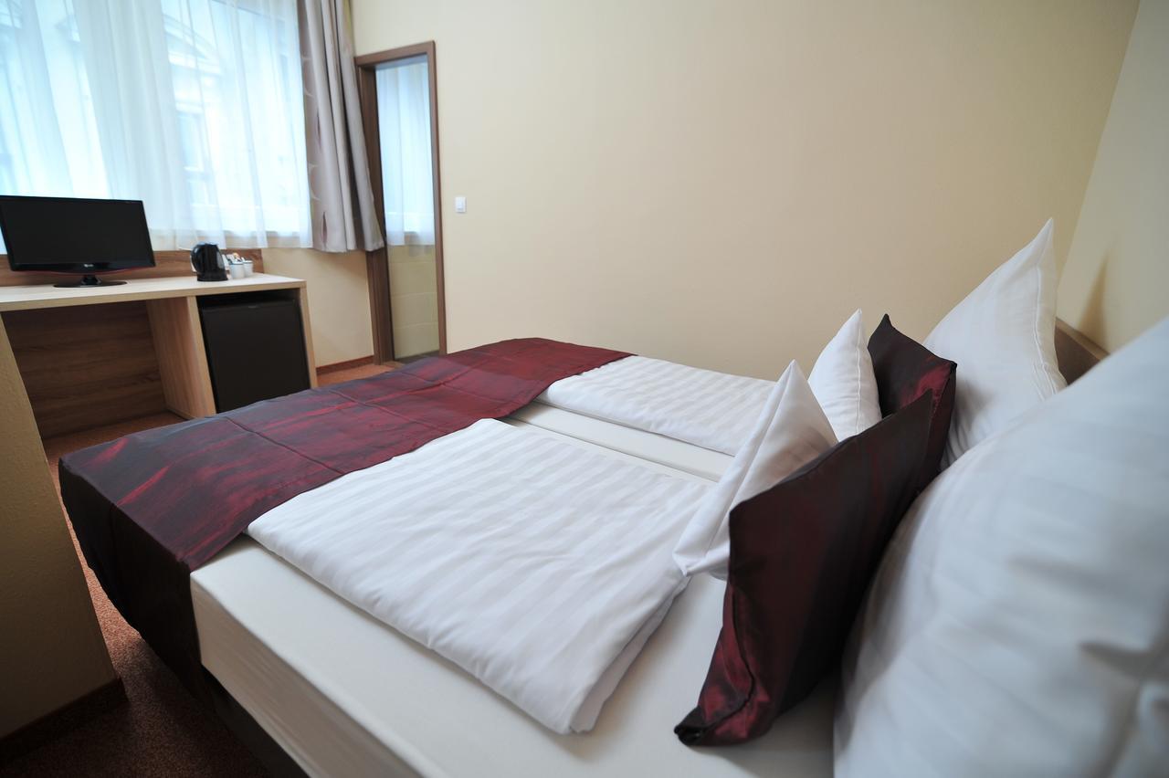 Centrooms Eger Buitenkant foto