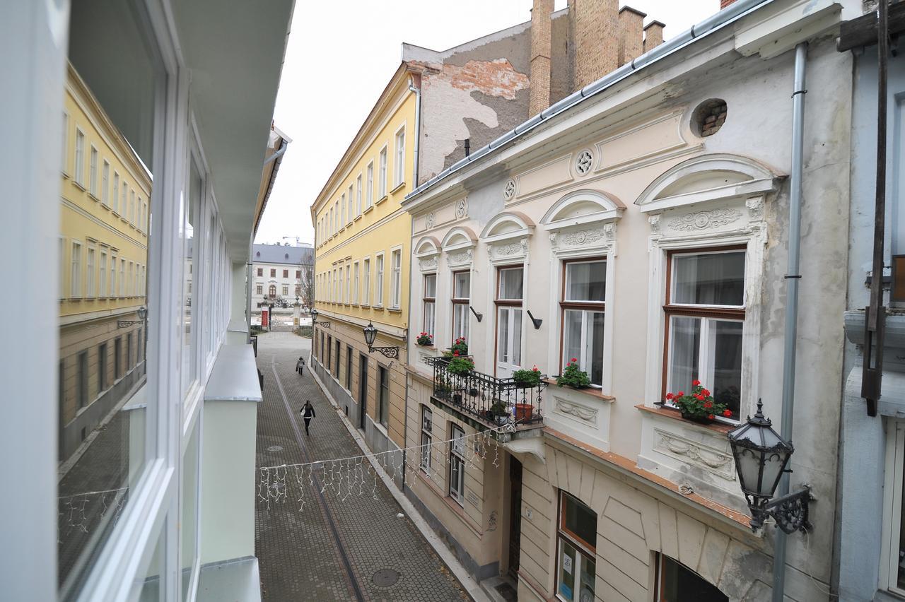 Centrooms Eger Buitenkant foto