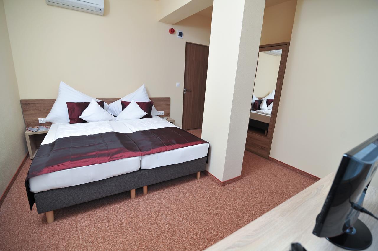 Centrooms Eger Buitenkant foto