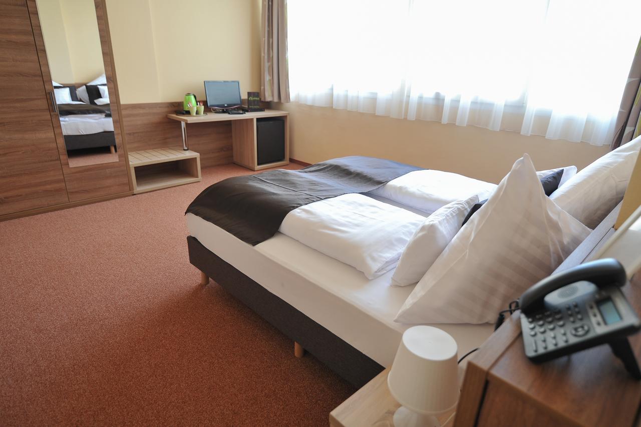 Centrooms Eger Buitenkant foto