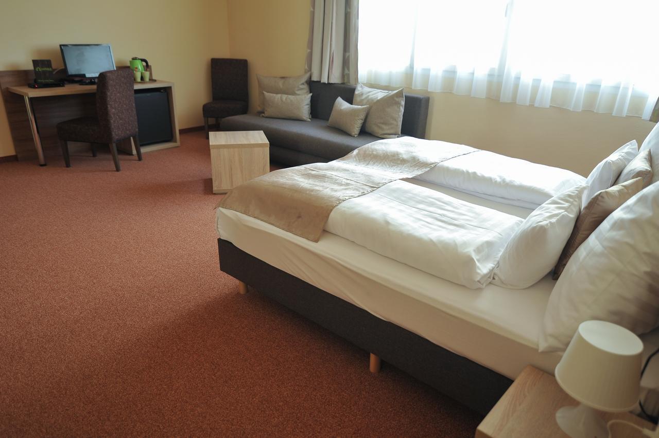 Centrooms Eger Buitenkant foto