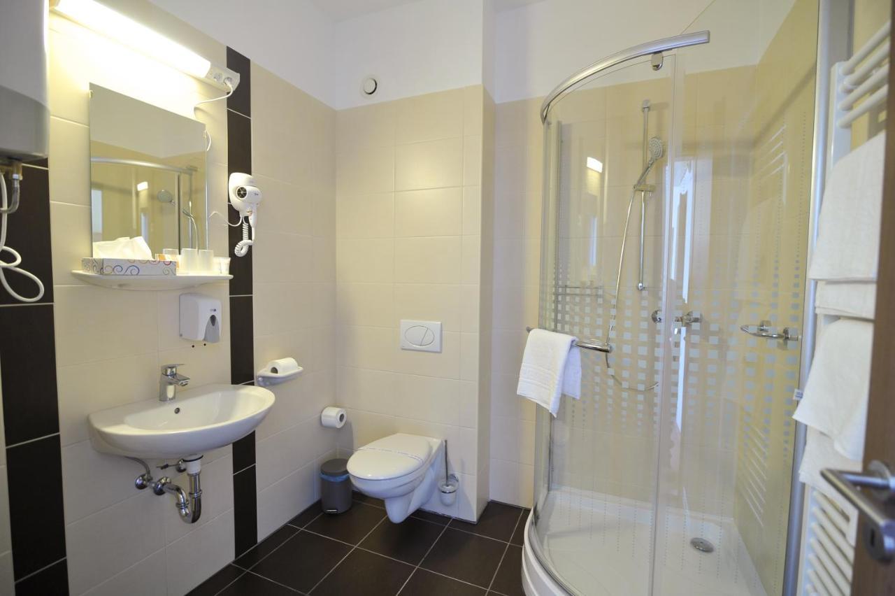 Centrooms Eger Buitenkant foto